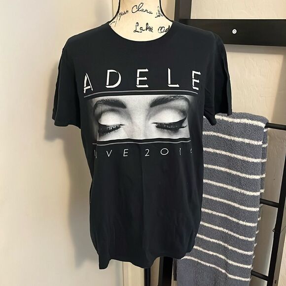 Adele Singer Musician Black Live 2016 Graphic Shirt - Picture 1 of 8